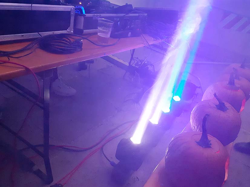 fasci di luce zucche halloween